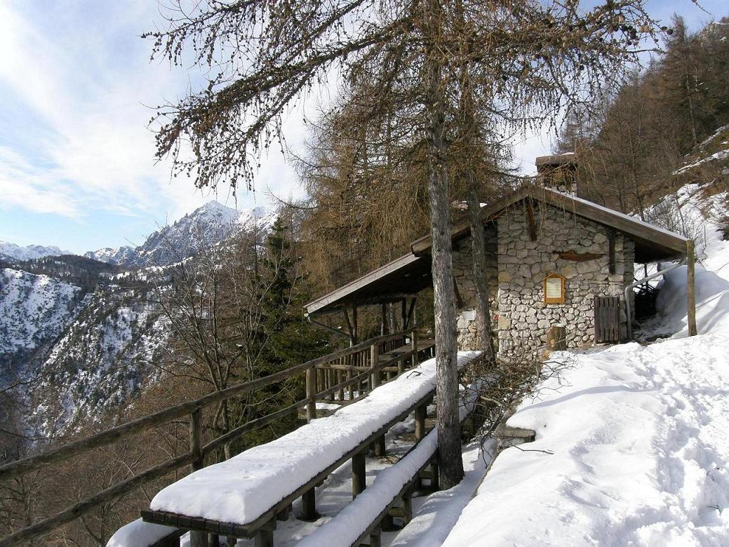 Alto Garda Bresciano, la Baita Segala